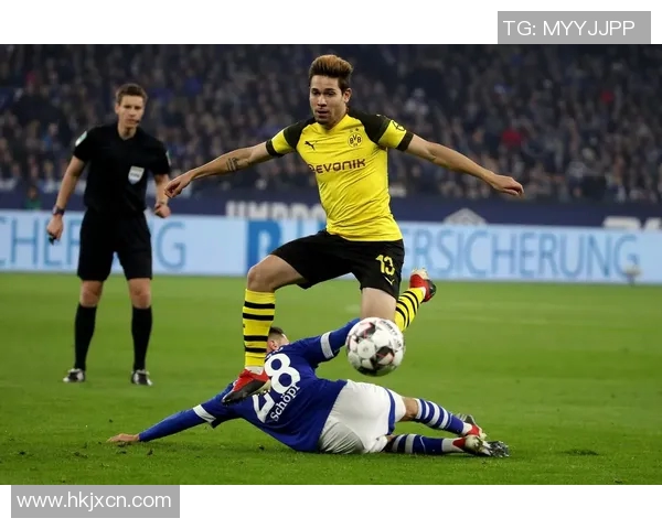 德甲沙尔克04遭遇多特蒙德重创，遭受致命打击