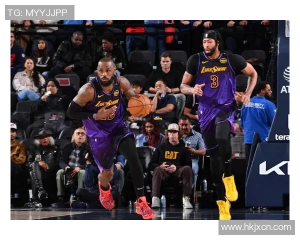 湖人大胜活塞，詹姆斯飙28+9+7：湖人王者归来！