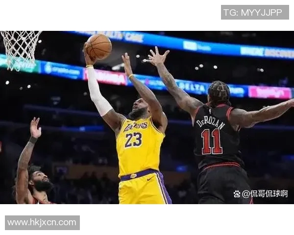 湖人队逆转公牛队，詹皇隔扣精彩表演带队胜利
