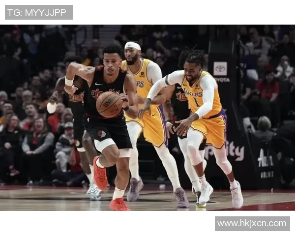 湖人客场胜开拓者，季后赛形势严峻